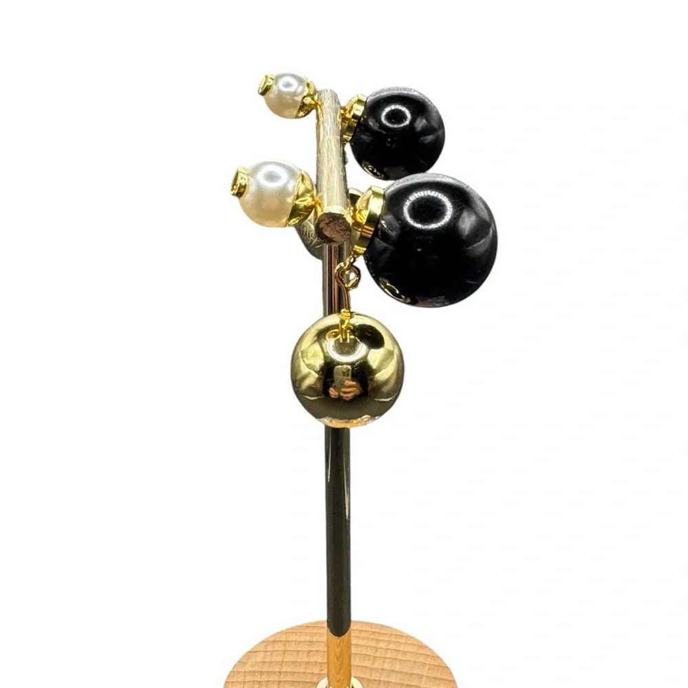 Dior Gold  Tribales Pearl Earrings. - Picture 4 of 6